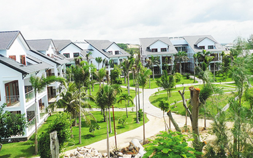 นักท่องเที่ยวชาวเวียดนามและชาวต่างประเทศหลั่งไหลมาพักฟื้นในเขตตะวันออกภาคใต้เวียดนาม